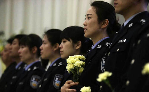 茆盛泉追悼會(huì)市民自發(fā)送行 公安部發(fā)唁電哀悼