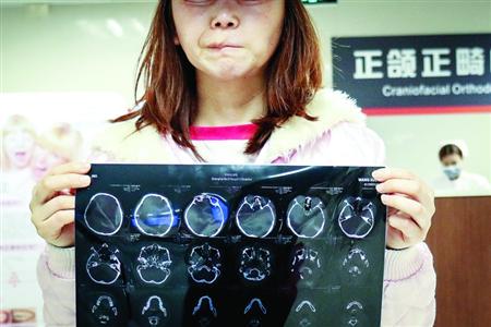 30歲女白領(lǐng)花費(fèi)14萬(wàn)元赴韓整形失敗 或永無(wú)復(fù)原可能