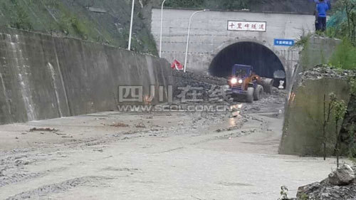 北川暴雨致老縣城全面被淹 通往關內(nèi)生命通道任禹路中斷
