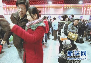 上海春運售票第一天：高鐵“清淡”普通車“火爆”