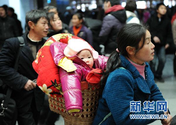 “三大難題”考驗(yàn)春運(yùn) 近29億人次能不能“走得動(dòng)”