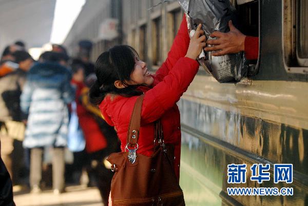 “三大難題”考驗(yàn)春運(yùn) 近29億人次能不能“走得動”