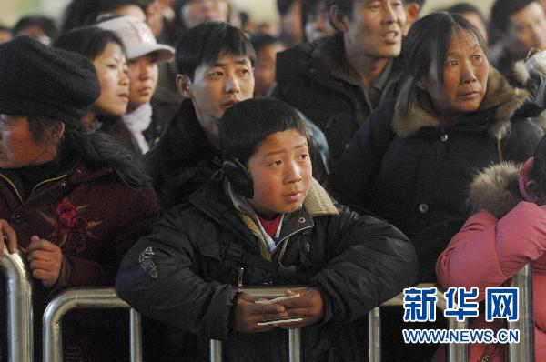“三大難題”考驗(yàn)春運(yùn) 近29億人次能不能“走得動(dòng)”
