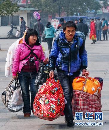 全國陸?？沼瓚?zhàn)返程客流高峰