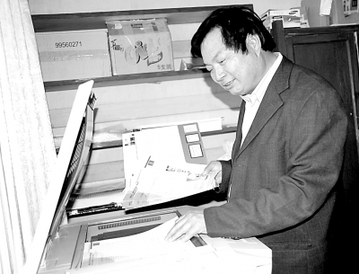 用ABC苦寫人生的農(nóng)民 坎坷人生歷煉出“活字典”