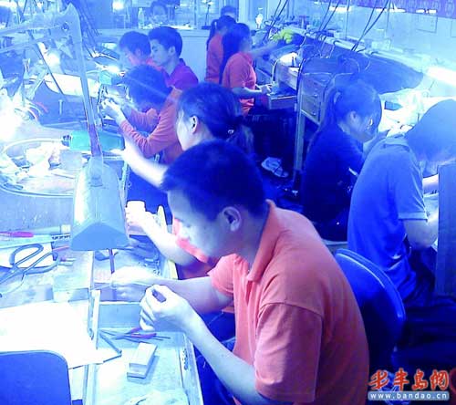 鉆戒加工暴利調(diào)查:萬(wàn)元鉆戒造價(jià)不足三千元(圖)