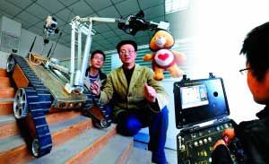 中國首個防核化機器人亮相 攜帶抗輻射攝像頭