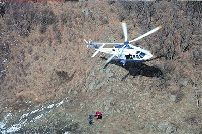 北京出動直升機救驢友 網(wǎng)友稱每小時油費2500元