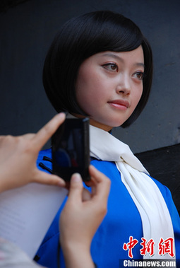 重慶28名女大學(xué)生扮“江姐”參觀渣滓洞