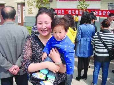 孫女發(fā)帖替奶奶賣萵苣 百名蔬菜經紀人今大采購