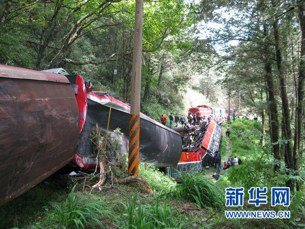 直擊阿里山小火車翻車現(xiàn)場:僅傾斜一秒就天翻地覆了