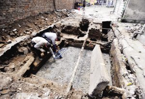 “住行安全”引關(guān)注：各地城市道路接連塌陷(組圖)