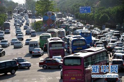 “這個(gè)五一有點(diǎn)堵”：直擊全國(guó)各地堵車實(shí)況