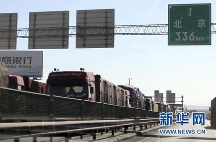 “這個(gè)五一有點(diǎn)堵”：直擊全國(guó)各地堵車(chē)實(shí)況