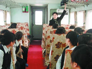 乘務(wù)員要求不比空姐差 “高姐”應(yīng)聘成熱門(圖)