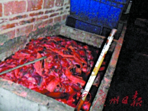 廣州查獲制毒臘肉窩點(diǎn) 敵百蟲加著色劑熏制臘肉