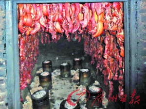 廣州查獲制毒臘肉窩點(diǎn) 敵百蟲加著色劑熏制臘肉