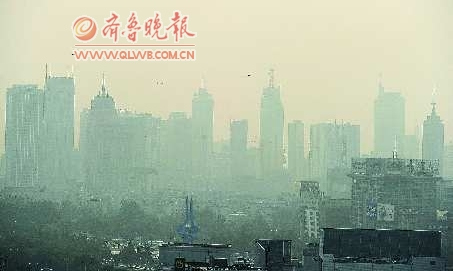 空氣質(zhì)量被達(dá)標(biāo)因國(guó)標(biāo)太低 遇“藍(lán)天不藍(lán)”尷尬