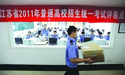 記者探訪高考閱卷“總部”：實(shí)拍試卷掃描現(xiàn)場(chǎng)