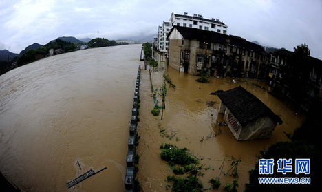 南方多省遭第二輪暴雨襲擊 部分城市被洪水圍困