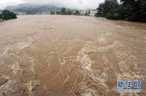南方多省遭第二輪暴雨襲擊 部分城市被洪水圍困