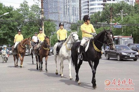 北京馬友騎馬上班倡環(huán)保 稱宣傳效果大于實際意義