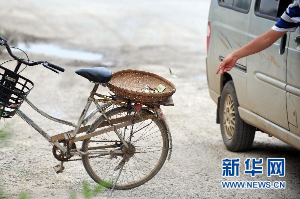 網(wǎng)曝廣西柳州一收費(fèi)站旁驚現(xiàn)“山寨”收費(fèi)站調(diào)查