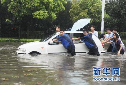 揚(yáng)州暴雨 
