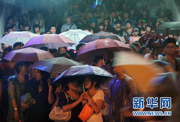 北京昨發(fā)今夏首個(gè)暴雨藍(lán)色預(yù)警 明日或中雨高溫驟降