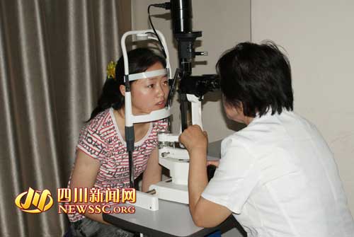 四川拒當(dāng)小三盲女獲15萬(wàn)捐款