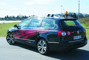 無人駕駛車順利從長(zhǎng)沙至武漢 自主超車67次 圖