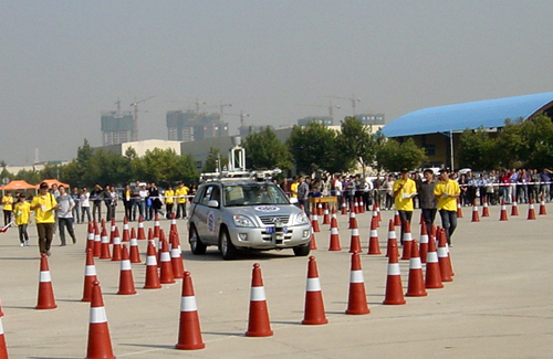 無人駕駛車順利從長(zhǎng)沙至武漢 自主超車67次 圖