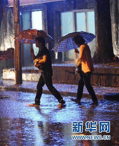 北京再次迎來強降雨 部分城區(qū)嚴重積水(組圖)