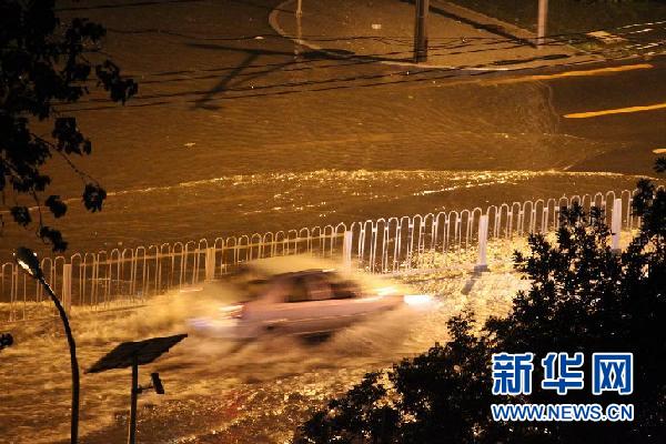 北京再次迎來(lái)強(qiáng)降雨 部分城區(qū)嚴(yán)重積水(組圖)