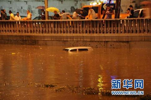 北京再次迎來強降雨 部分城區(qū)嚴重積水(組圖)