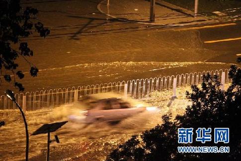 北京再次迎來強(qiáng)降雨 部分城區(qū)嚴(yán)重積水(組圖)