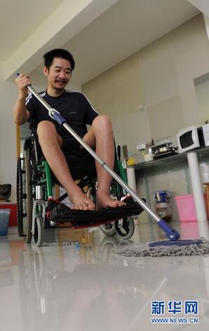 走近用微博掀起“蝴蝶效應(yīng)”的“輪椅哥”周亞武