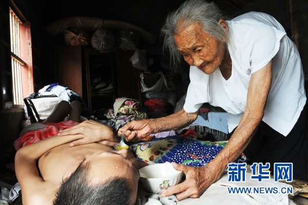那口人間最溫暖的粥啊--95歲“最堅強(qiáng)母親”的母愛