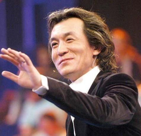龍年春晚總導(dǎo)演哈文愛創(chuàng)新 李詠或仍挑大梁