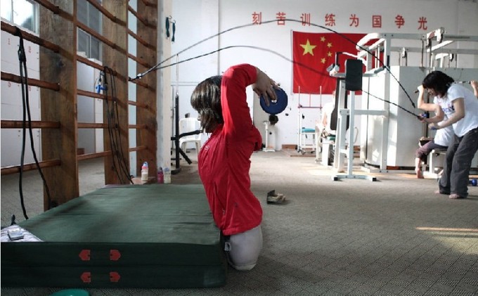 高清：截肢“籃球女孩”泳池逐夢(mèng)殘奧會(huì)