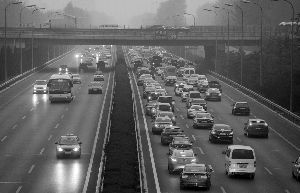 北京機(jī)場高速降費后日增6萬車次變“龜速路”