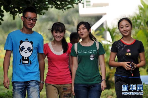 三名女大學生救助被撞農(nóng)民工感動網(wǎng)友