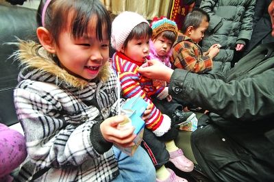 福利院48天接待165批愛心造訪 孤兒感不適