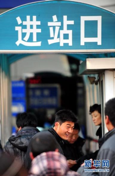 2012鐵路春運今日結束 共發(fā)送旅客超2.35億人次