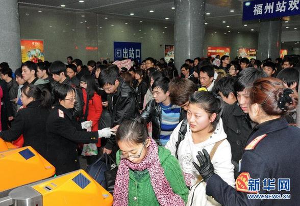 2012鐵路春運今日結(jié)束 共發(fā)送旅客超2.35億人次