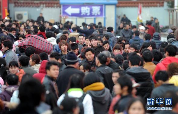2012鐵路春運(yùn)今日結(jié)束 共發(fā)送旅客超2.35億人次