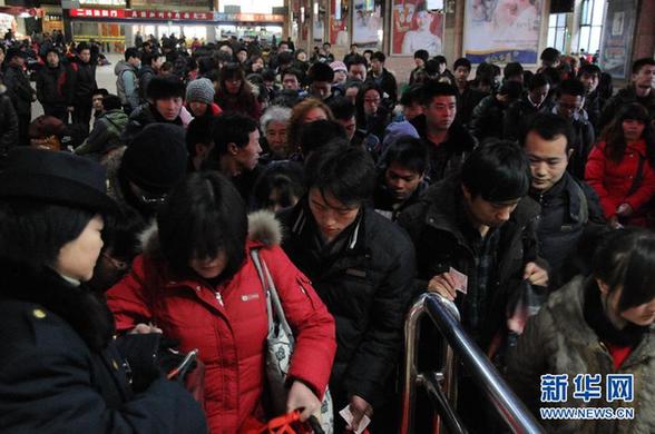 2012鐵路春運今日結(jié)束 共發(fā)送旅客超2.35億人次