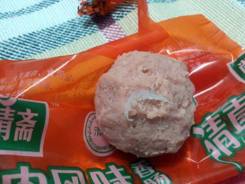 金鑼火腿腸保質期內發(fā)霉 對消費者投訴一拖再拖