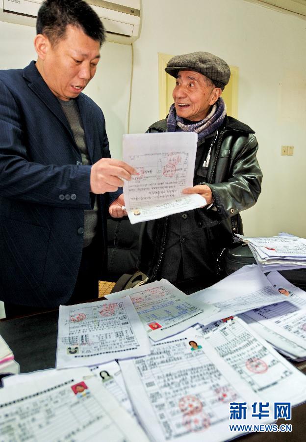 一位八旬老人為近萬(wàn)名貧困生募集助學(xué)款
