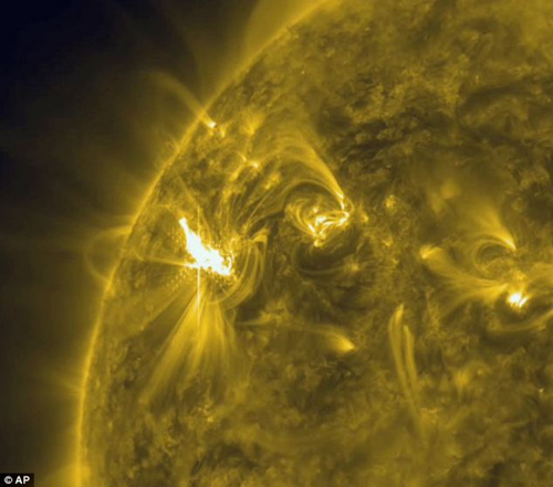 近5年來最強(qiáng)太陽風(fēng)暴將襲地球 通訊受干擾(圖)